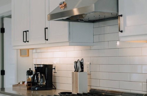 Ballard Apartment | Ballard Craftsman | Sleeps 10 | A/C, BBQ & Firepit