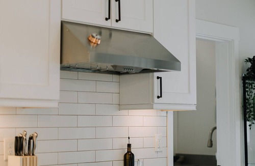 Ballard Apartment | Ballard Craftsman | Sleeps 10 | A/C, BBQ & Firepit