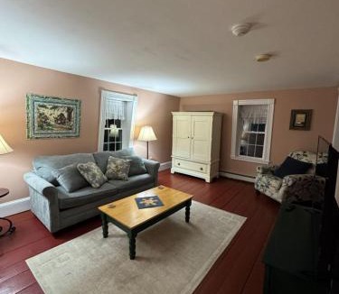 Meredith Hotel | Ballard House Inn