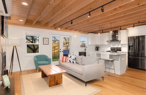 Ballard House | Ballard Locks & Market St | Fire Pit Courtyard · Chef's Kitchen | Designer Loft