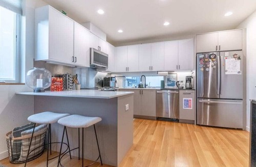 West Woodland Condo | Ballard's Pet-Friendly Mid Century Home + Rooftop Deck