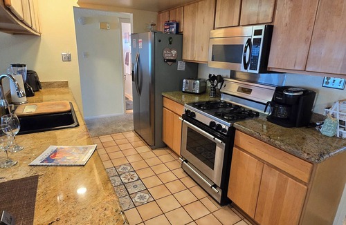 Taylor Ranch House | Balloon Haven, King Bed, Cozy Fireplace, Office, Basketball, Foosball, 3br 2ba