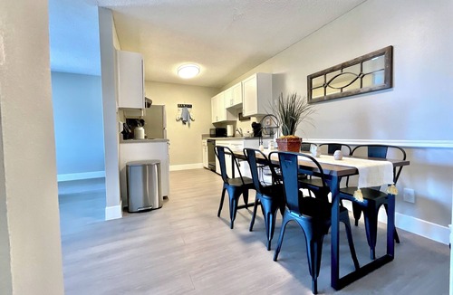 Albuquerque Apartment | Balloon Route 66/Pool/Gated/Covered Free Parking/Playground/Centrally Located