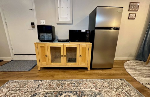 Ballston Apartment | Ballston Studio: 4 block metro walk - free parking