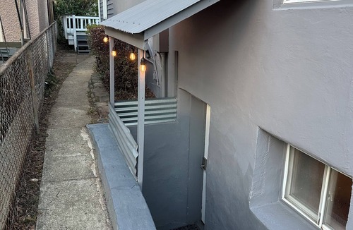Ballston Apartment | Ballston Studio: 4 block metro walk - free parking