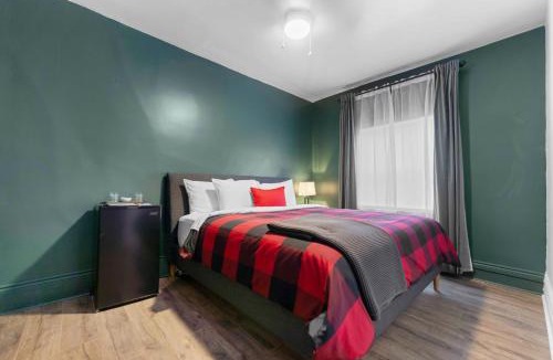 Barry's Bay Hotel | Balmoral Hotel