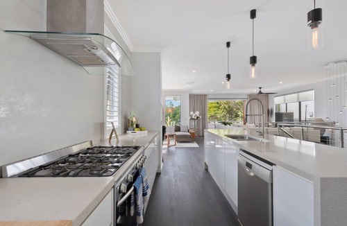 Balmoral House | Balmoral House Retreat Pool & Spa