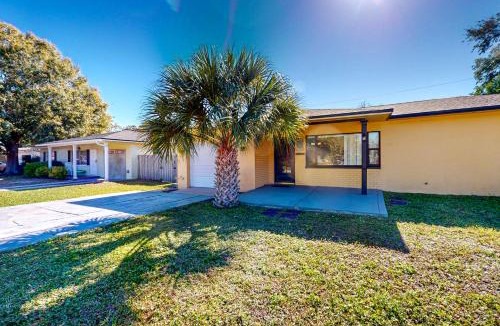 South Pinellas Community Council House | Balmy Breeze Hideaway