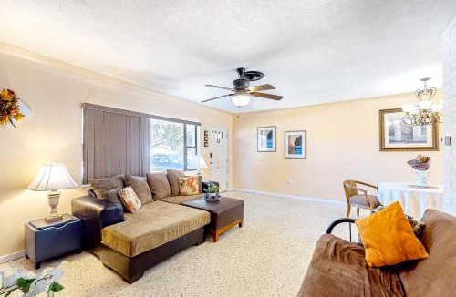 South Pinellas Community Council House | Balmy Breeze Hideaway