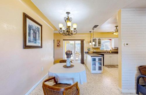 South Pinellas Community Council House | Balmy Breeze Hideaway