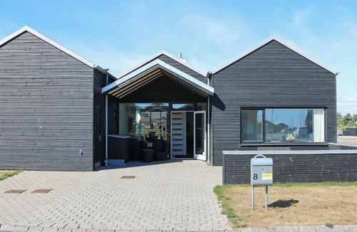 Oster Hurup House | Balmy Holiday Home in Hadsund with Whirlpool