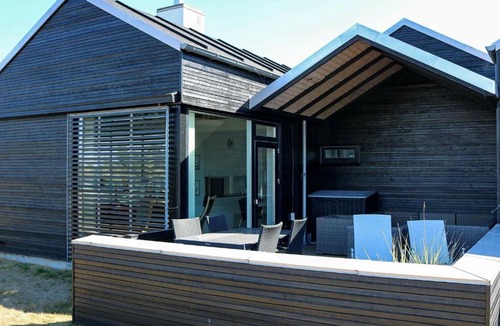 Oster Hurup House | Balmy Holiday Home in Hadsund with Whirlpool