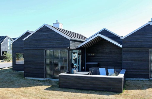 Oster Hurup House | Balmy Holiday Home in Hadsund with Whirlpool