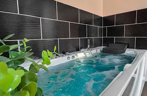 Tourcoing Apartment | Balnéo Privée Wifi Fibre Chic & Détente Romantique