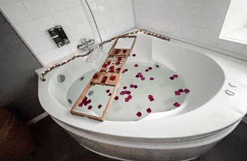 Varzy Apartment | Balneo bath accommodation