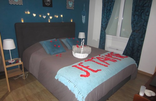 Carsan Bed & Breakfast | “Balnéo Spa Cœur À Cœur” Guest Room with Private Pool, Wi-Fi, and Air Conditioning