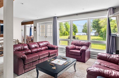 Balsam Lake Cottage | Balsam Bliss: Waterfront|Dock|Games|Kayak|Firepit