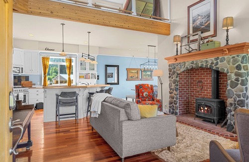 Plain House | Balsamroot - Elegant and Expansive Escape