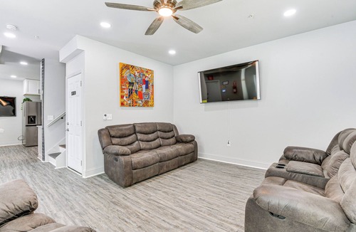 Easterwood House | Baltimore Townhome w/Private Rooftop Patio!