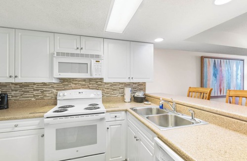 Orange Beach Condo | BAM! SPECIAL! EASTER WEEKEND 149 night ! BEACH FRONT! JUST STEPS TO THE BEACH!