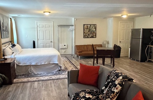Antioch House | Bamboo Beauty - Basement Studio near BNA