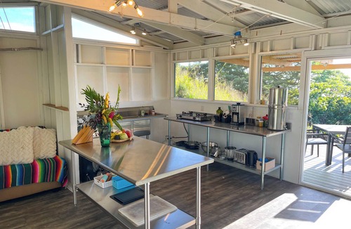 Kealakekua Apartment | Bamboo Canopy with Shared Bath and Common House