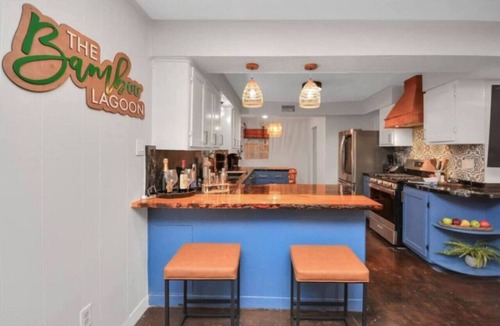 Westbury House | Bamboo Lagoon + Poolside Firelight + Jacuzzi & BBQ