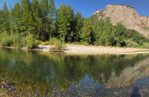 Anduze Apartment | Bambou lodge anduze, les pieds dans l'eau
