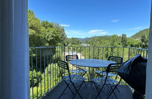 Anduze Apartment | Bambou lodge anduze, les pieds dans l'eau