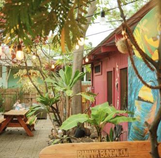 Wailuku Hostel | Banana Bungalow Maui Hostel