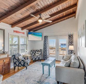 Oak Island House | Banana Pancakes