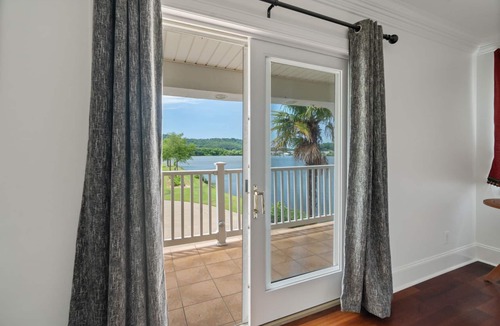Gadsden House | Banana Point Rental at River Rocks Landing