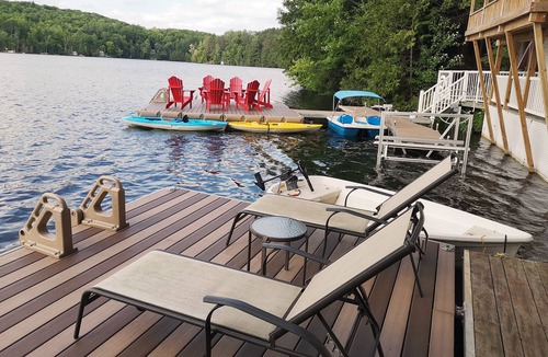 Faraday Cottage | Bancroft area, foosball, pool table, arcade, badminton and more.