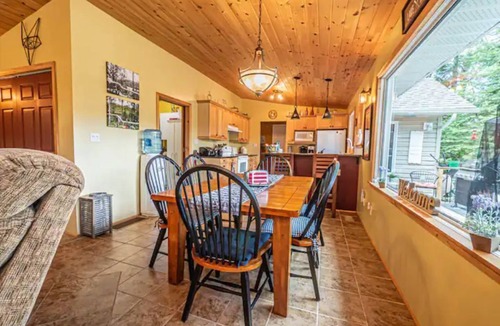 Bancroft Cottage | Bancroft - Private Lakefront Cottage – Peaceful Retreat on Batelle/Rock Lake