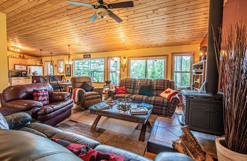 Bancroft Cottage | Bancroft - Rock Lake House Lakefront Retreat