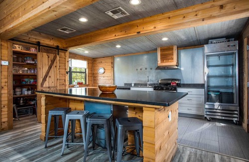 Bandera House | Bandera Box Guesthouse