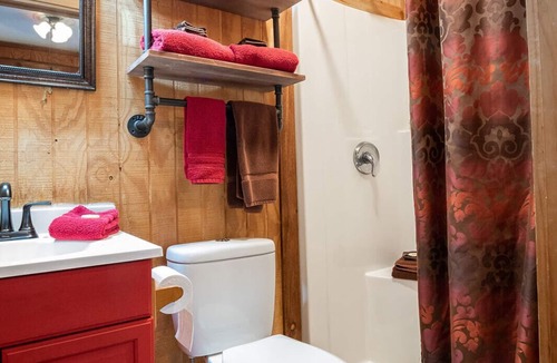 Bandera Hotel | Bandera Bunkhouse On Main #3