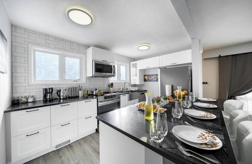 Winnipeg House | Banff-Themed King Size Retreat