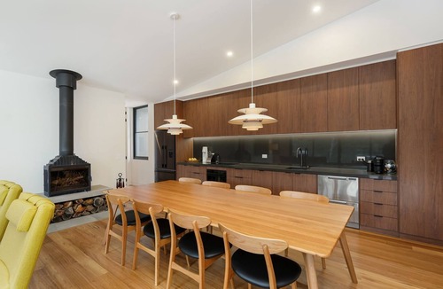 Hepburn Springs House | Banjo Treehouse - Architectural Elegance