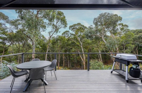 Hepburn Springs House | Banjo Treehouse - Architectural Elegance