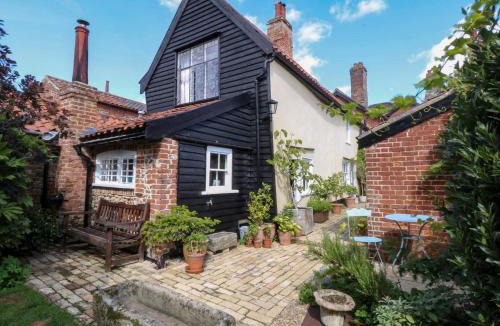 Hingham House | Bank House