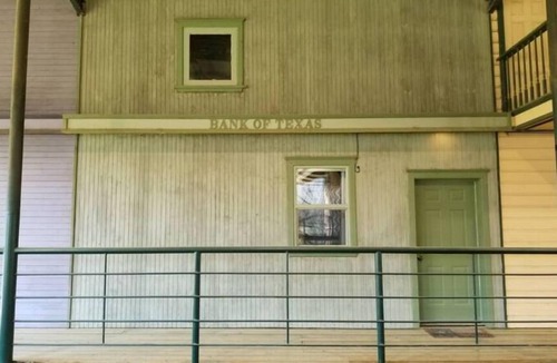 Pennington House | "Bank of Texas" at Oak Arbor