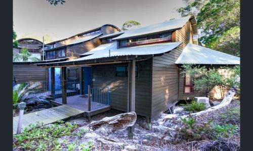 Kingfisher Bay Villa | Banksia Hideaway Kgari
