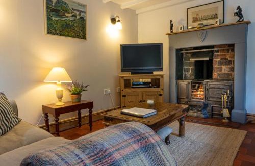 Alstonfield House | Bankside Cottage