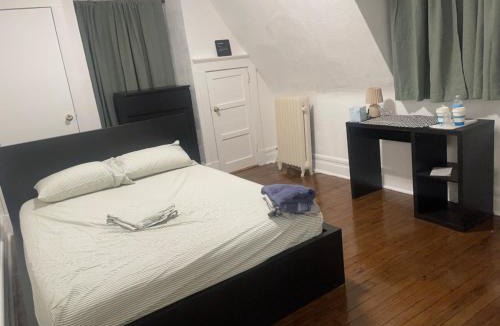 South Side House | Banlieue Pillars Maison