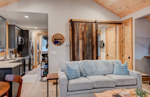 Banner Elk House | Banner Bear - 1 mile from downtown Banner Elk, Skiing, restaurants