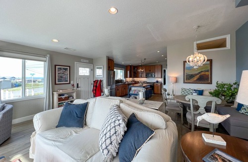 Bodega Bay House | Banyan House - Quaint Beach Cottage.