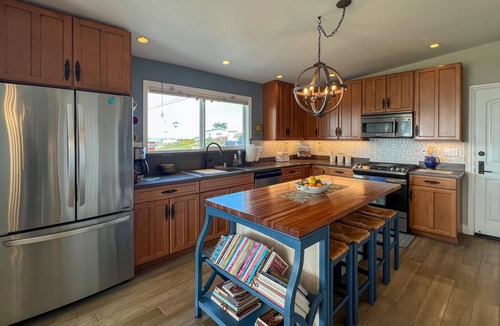 Bodega Bay House | Banyan House - Quaint Beach Cottage.