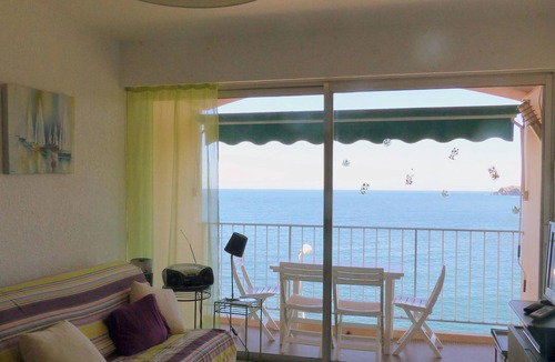 Banyuls-sur-Mer Apartment | Banyuls sur Mer Feet in the water
