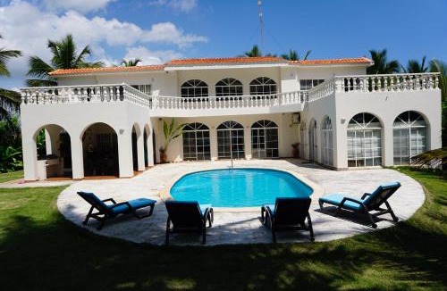 Cabrera Bed & Breakfast | Baoba Breeze Bed & Breakfast- beachfront paradise